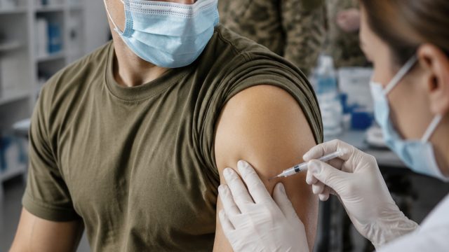 Military Reinstates Flu Vaccine Requirem